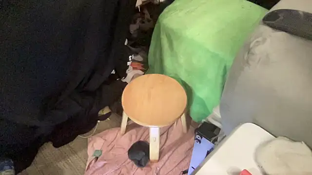 Snapshot of MoreFunSpun chatting on December 2024 10:32:01 AM MoreFunSpun online show from December 2024 10:32:01 AM