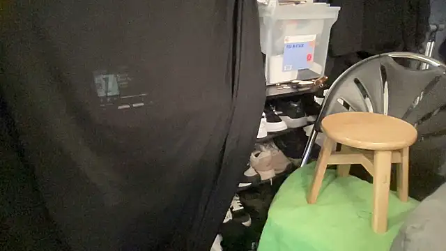 Snapshot of MoreFunSpun chatting on December 2024 01:38:01 PM MoreFunSpun online show from December 2024 01:38:01 PM