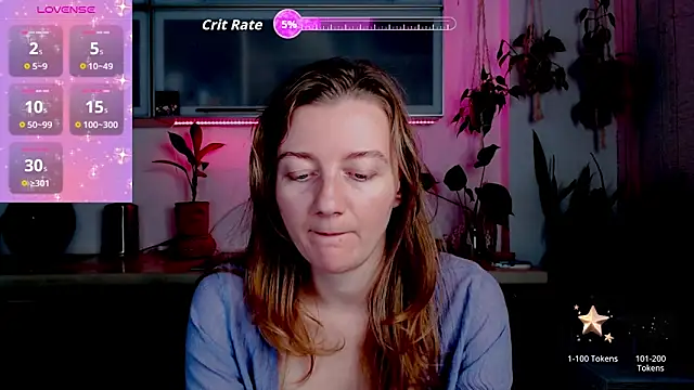 Elly Helly online show from November 2025 08:01:01 PM