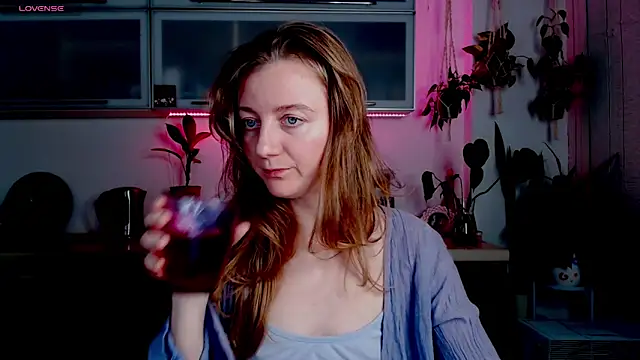 Elly Helly online show from November 2025 08:46:01 PM