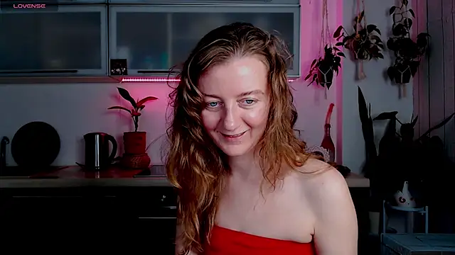 Elly Helly online show from October 2025 07:35:01 PM