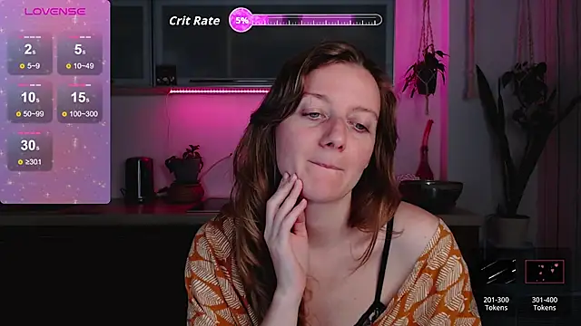 Elly Helly online show from September 2025 07:58:02 PM