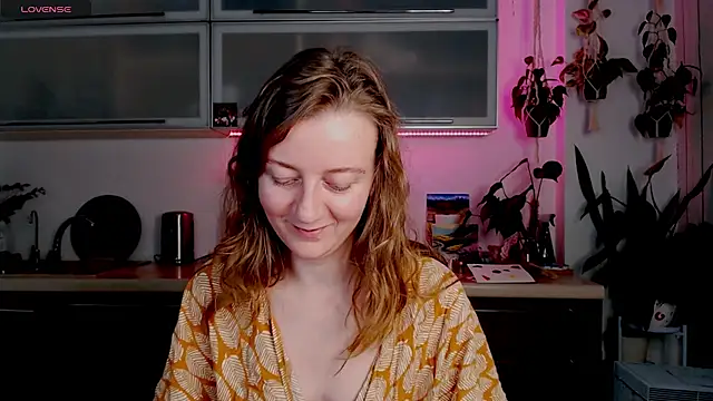 Elly Helly online show from December 2025 08:47:01 PM