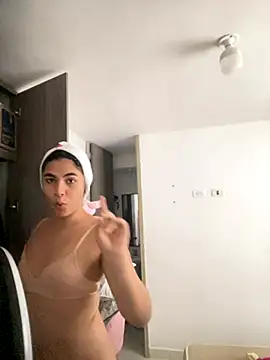 Snapshot of IsabelleFoxx_ chatting on November 2025 08:12:01 PM IsabelleFoxx online show from November 2025 08:12:01 PM