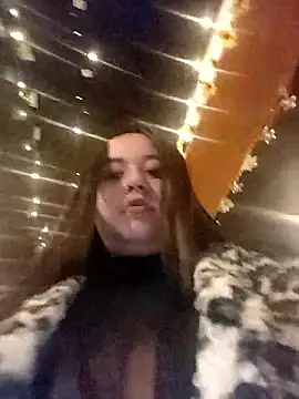 Snapshot of Cristal__04 chatting on April 2026 01:42:02 AM Cristal 04 online show from April 2026 01:42:02 AM