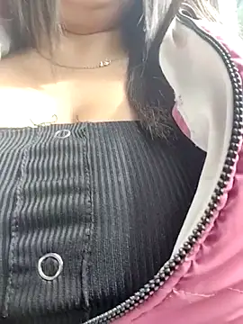 Snapshot of Cristal__04 chatting on May 2026 02:48:01 PM Cristal 04 online show from May 2026 02:48:01 PM