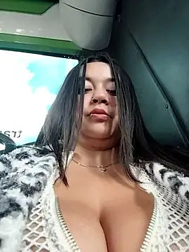 Snapshot of Cristal__04 chatting on May 2026 03:50:02 PM Cristal 04 online show from May 2026 03:50:02 PM