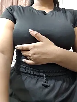Snapshot of MohiniHott chatting on May 2026 06:05:01 AM MohiniHott online show from May 2026 06:05:01 AM