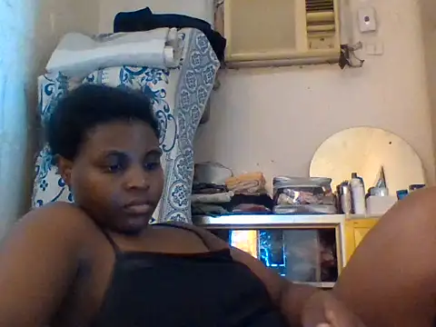 Snapshot of queenzuena chatting on June 2026 01:42:02 PM queenzuena online show from June 2026 01:42:02 PM