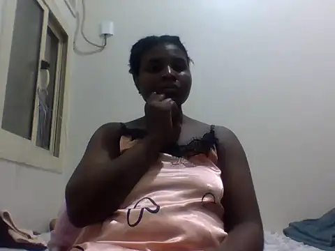 Snapshot of queenzuena chatting on April 2026 09:43:02 PM queenzuena online show from April 2026 09:43:02 PM