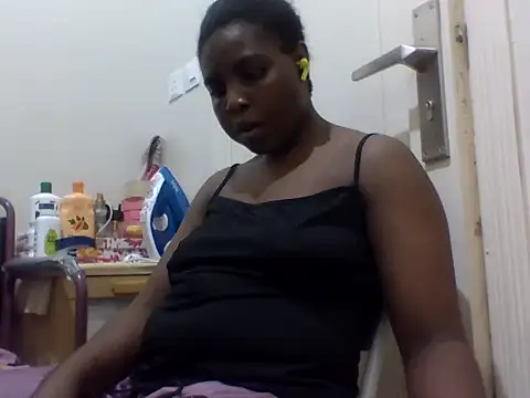 Snapshot of queenzuena chatting on May 2026 08:50:01 PM queenzuena online show from May 2026 08:50:01 PM