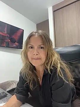 Snapshot of Leyna_liu chatting on March 2025 03:10:02 AM Leyna liu online show from March 2025 03:10:02 AM