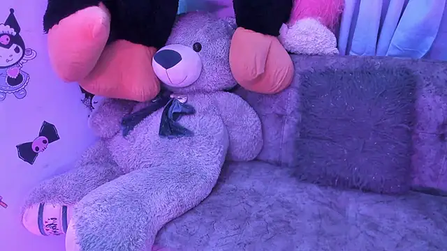 isaaclatino online show from November 2025 12:03:02 AM