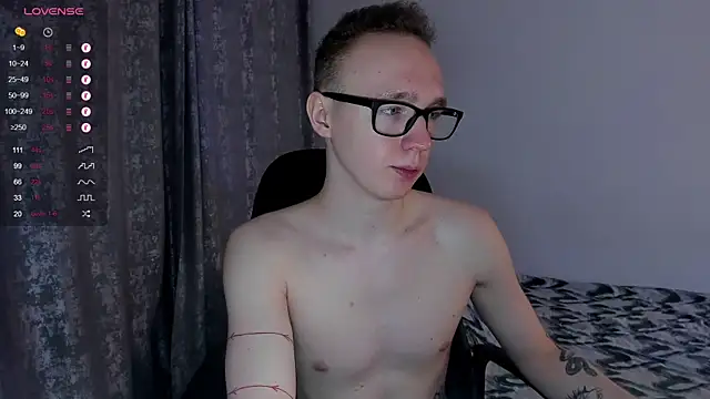 Snapshot of Alex_silents chatting on March 2025 04:17:01 PM Alex silents online show from March 2025 04:17:01 PM