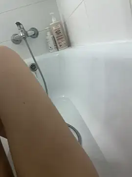 Adela Vetta online show from December 2025 09:32:01 PM