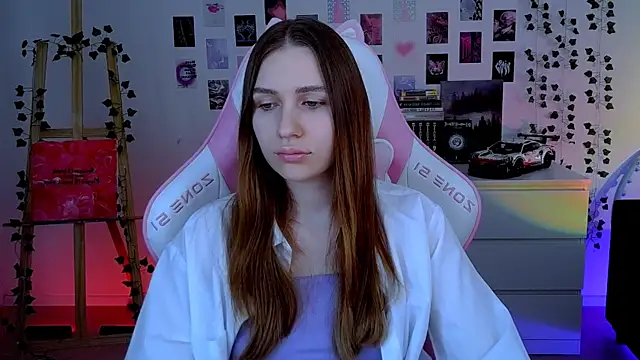 Snapshot of AliceCharmy chatting on October 2025 06:25:01 AM AliceCharmy online show from October 2025 06:25:01 AM