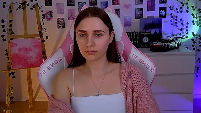 Snapshot of AliceCharmy chatting on January 2025 01:20:01 PM AliceCharmy online show from January 2025 01:20:01 PM
