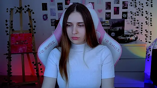 Snapshot of AliceCharmy chatting on October 2025 06:28:01 AM AliceCharmy online show from October 2025 06:28:01 AM