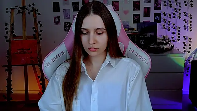 Snapshot of AliceCharmy chatting on September 2025 04:43:02 PM AliceCharmy online show from September 2025 04:43:02 PM