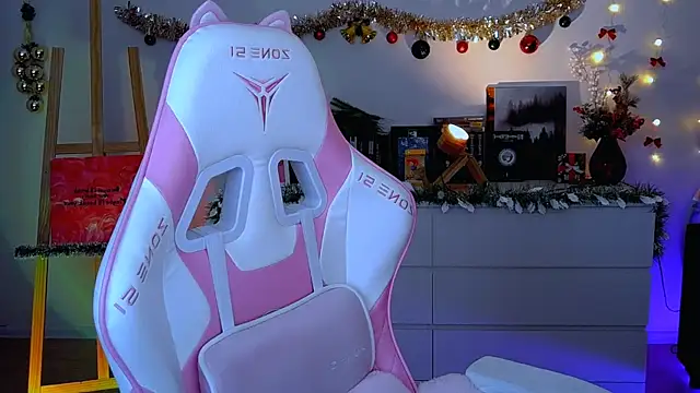 Snapshot of AliceCharmy chatting on December 2025 09:35:02 AM AliceCharmy online show from December 2025 09:35:02 AM