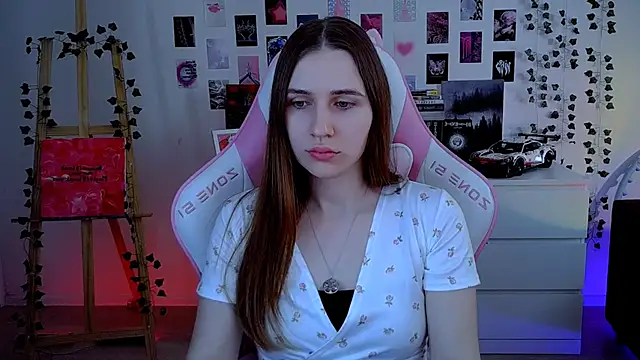 Snapshot of AliceCharmy chatting on October 2025 05:27:02 AM AliceCharmy online show from October 2025 05:27:02 AM