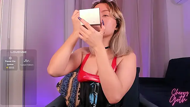 Snapshot of CherryGoth chatting on November 2025 01:37:01 PM CherryGoth online show from November 2025 01:37:01 PM