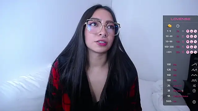 Snapshot of megan_bluee23 chatting on February 2025 05:22:02 PM megan bluee23 online show from February 2025 05:22:02 PM