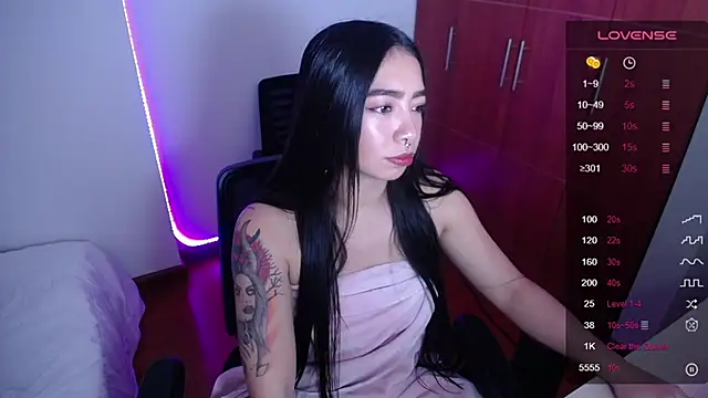 Snapshot of megan_bluee23 chatting on February 2025 03:27:01 PM megan bluee23 online show from February 2025 03:27:01 PM