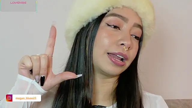 megan bluee23 online show from February 2026 03:34:02 PM