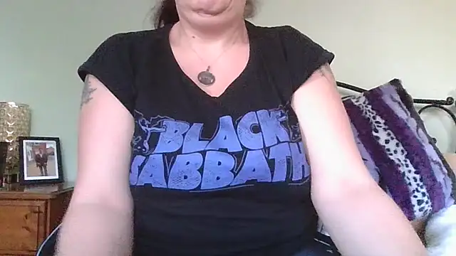 MissKisu online show from October 2025 12:28:01 PM