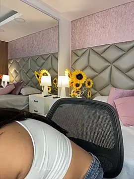 Snapshot of Brenda_Garcia chatting on November 2025 12:17:01 PM Brenda Garcia online show from November 2025 12:17:01 PM