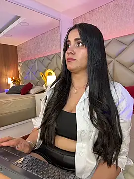 Snapshot of Brenda_Garcia chatting on November 2025 08:36:02 PM Brenda Garcia online show from November 2025 08:36:02 PM