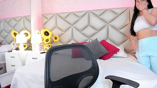 Snapshot of Brenda_Garcia chatting on November 2025 08:12:01 PM Brenda Garcia online show from November 2025 08:12:01 PM