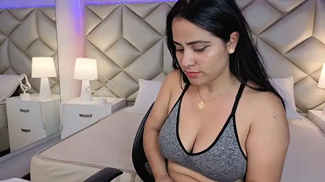 Brenda Garcia online show from September 2025 07:50:01 PM