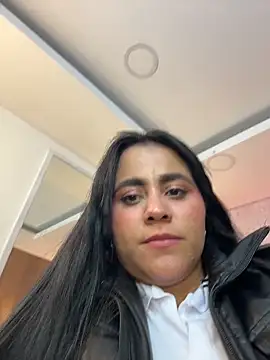 Snapshot of Brenda_Garcia chatting on November 2025 09:58:02 PM Brenda Garcia online show from November 2025 09:58:02 PM