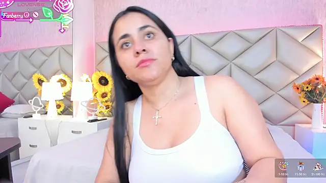 Snapshot of Brenda_Garcia chatting on November 2025 07:18:02 PM Brenda Garcia online show from November 2025 07:18:02 PM