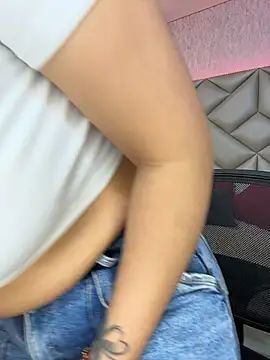 Snapshot of Brenda_Garcia chatting on November 2025 08:20:01 PM Brenda Garcia online show from November 2025 08:20:01 PM