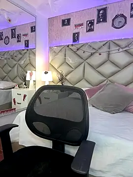 Snapshot of Brenda_Garcia chatting on October 2025 08:18:01 PM Brenda Garcia online show from October 2025 08:18:01 PM