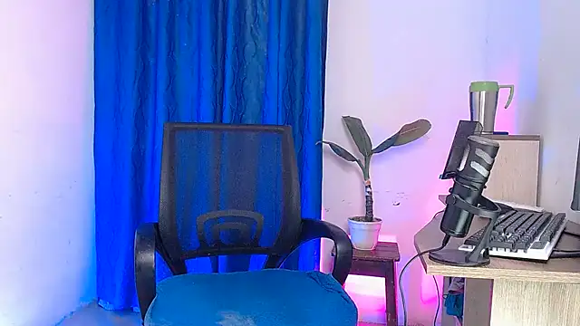 Snapshot of DanteSantoro chatting on July 2026 12:45:01 PM DanteSantoro online show from July 2026 12:45:01 PM