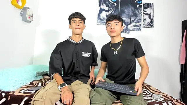 Snapshot of oliverhot2005 chatting on March 2025 04:06:02 PM oliverhot2005 online show from March 2025 04:06:02 PM