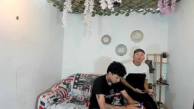 Snapshot of oliverhot2005 chatting on November 2025 02:33:01 PM oliverhot2005 online show from November 2025 02:33:01 PM