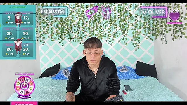 Snapshot of oliverhot2005 chatting on November 2025 02:05:01 PM oliverhot2005 online show from November 2025 02:05:01 PM