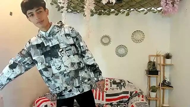 Snapshot of oliverhot2005 chatting on November 2025 07:50:02 PM oliverhot2005 online show from November 2025 07:50:02 PM