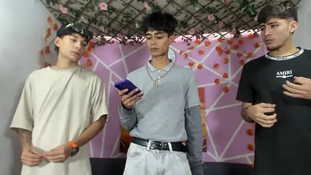 Snapshot of oliverhot2005 chatting on October 2025 03:55:01 PM oliverhot2005 online show from October 2025 03:55:01 PM