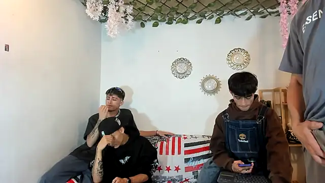 Snapshot of oliverhot2005 chatting on October 2025 08:29:01 PM oliverhot2005 online show from October 2025 08:29:01 PM