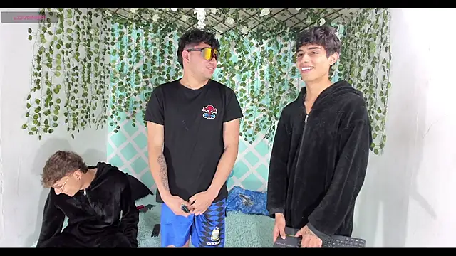 Snapshot of oliverhot2005 chatting on December 2025 07:45:01 PM oliverhot2005 online show from December 2025 07:45:01 PM