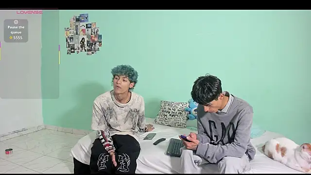 Snapshot of oliverhot2005 chatting on October 2025 07:02:01 PM oliverhot2005 online show from October 2025 07:02:01 PM