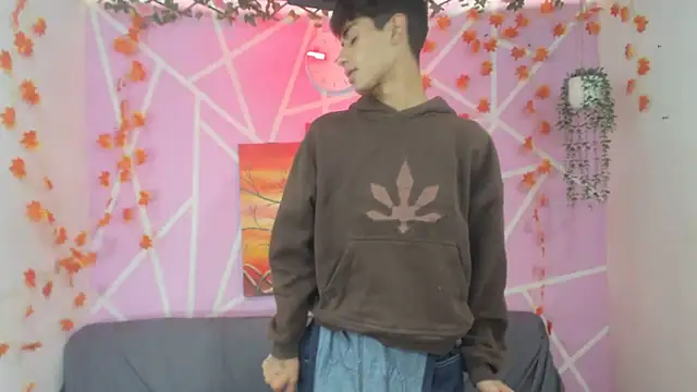 Snapshot of oliverhot2005 chatting on November 2025 07:40:02 PM oliverhot2005 online show from November 2025 07:40:02 PM