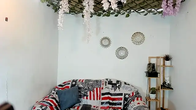 Snapshot of oliverhot2005 chatting on November 2025 01:59:01 PM oliverhot2005 online show from November 2025 01:59:01 PM