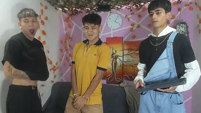 Snapshot of oliverhot2005 chatting on November 2025 02:43:02 PM oliverhot2005 online show from November 2025 02:43:02 PM